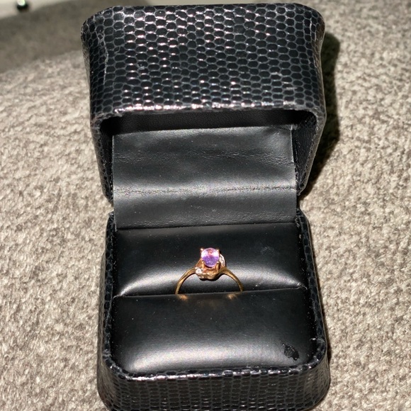 VIP Jewelry - 10k yellow gold amethyst and seed diamond ring